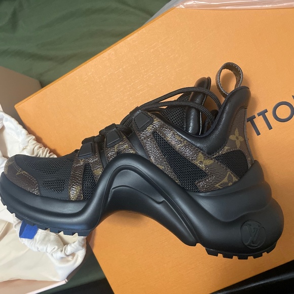 Louis Vuitton size 39 sneakers - Picture 1 of 1
